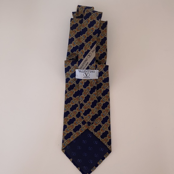 Valentino 100% Silk Cravat Tie - Picture 4 of 5